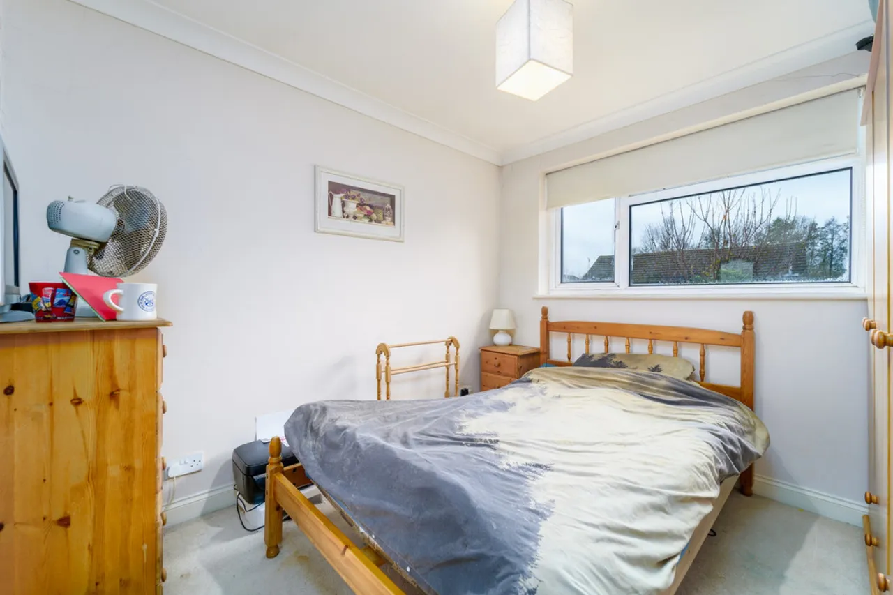 Benen-stock Road, Stanwell Moor, photo 9