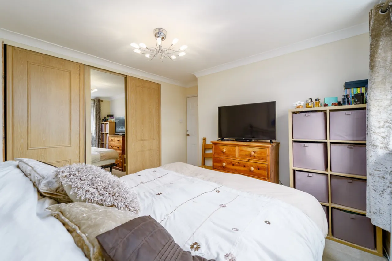 Benen-stock Road, Stanwell Moor, photo 12