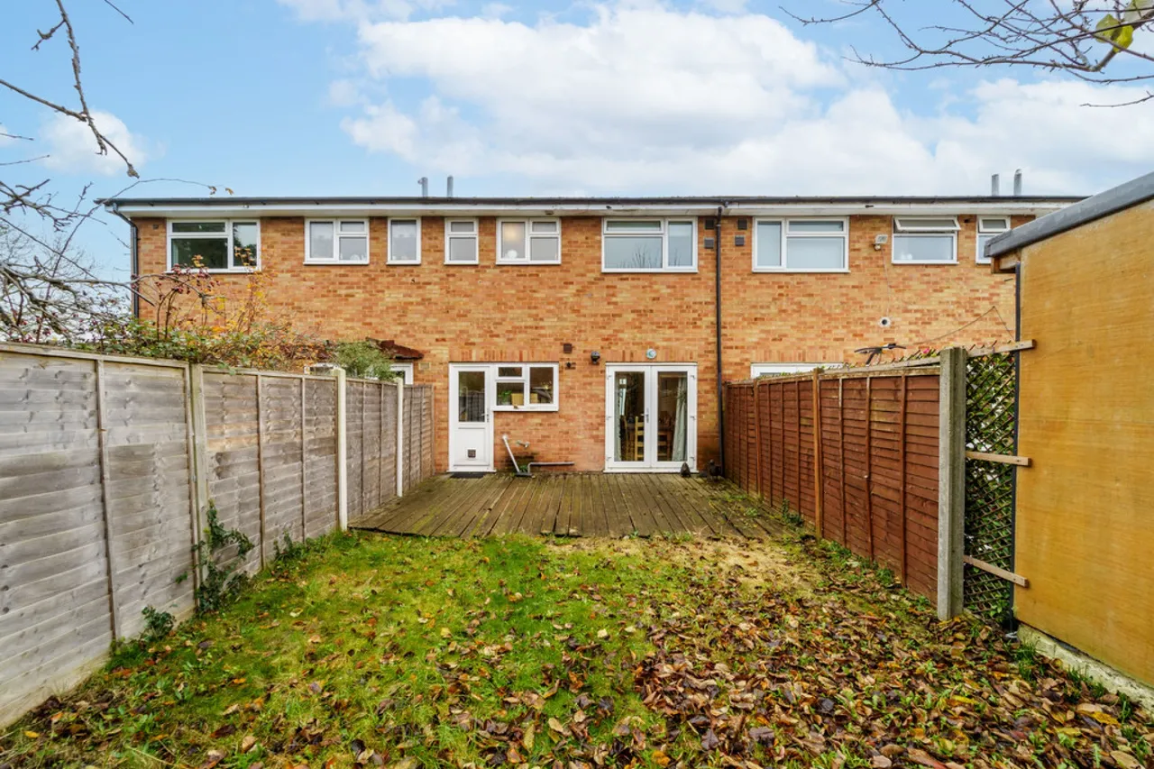 Benen-stock Road, Stanwell Moor, photo 6