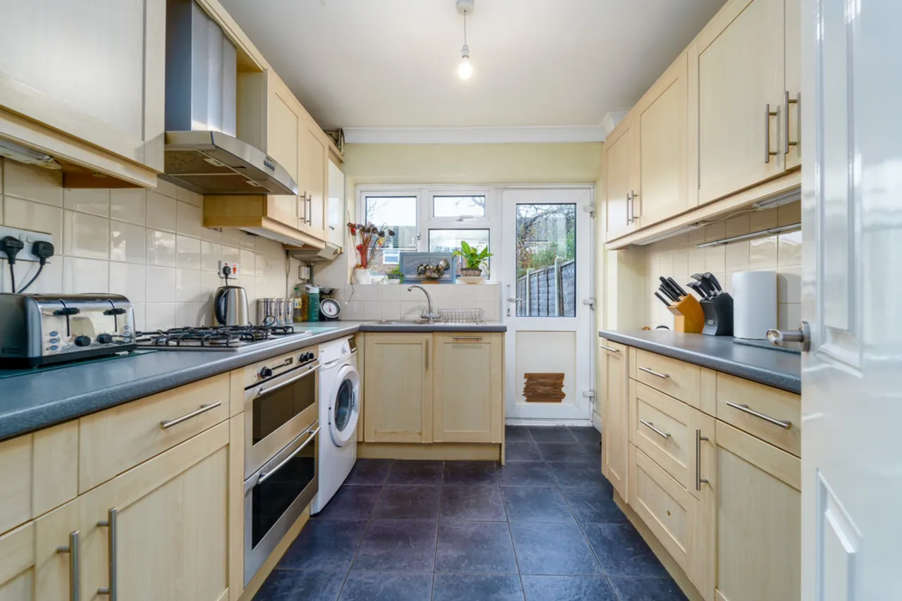 Benen-stock Road, Stanwell Moor, photo 7