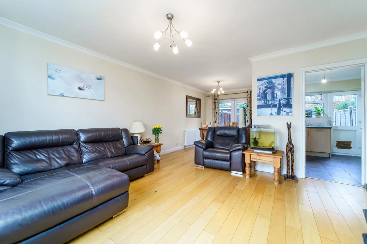 Benen-stock Road, Stanwell Moor, photo 2