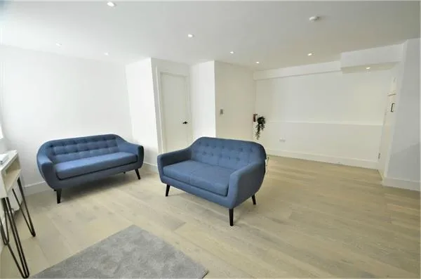 Clarence Court, The Broadway, photo 4