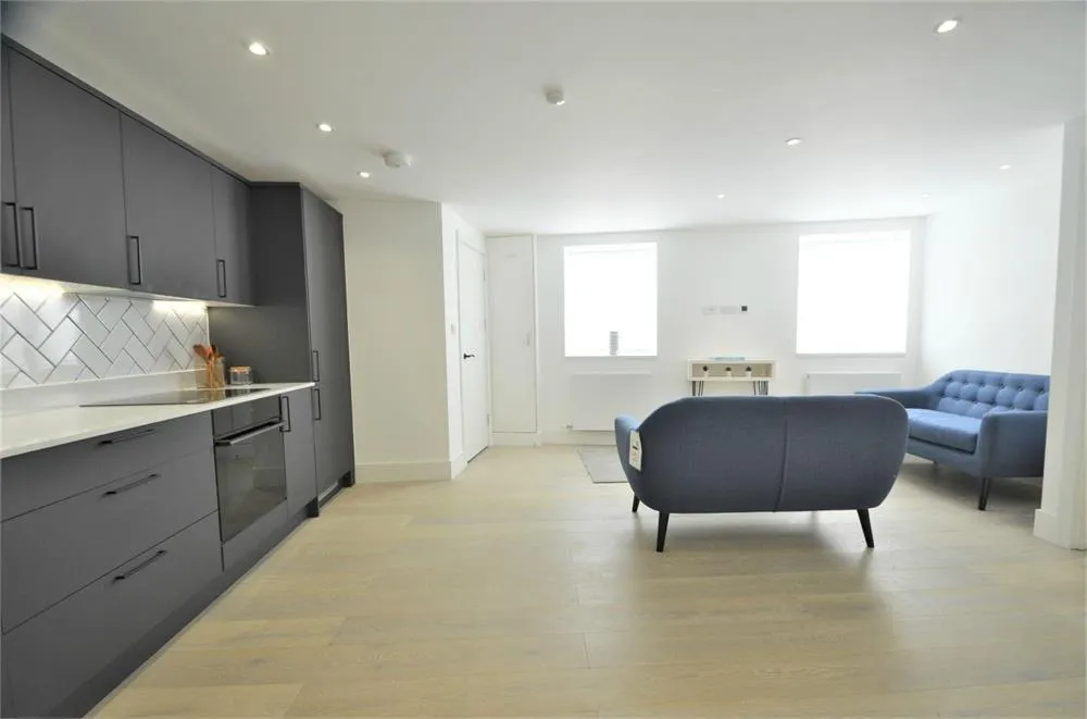 Clarence Court, The Broadway, photo 3