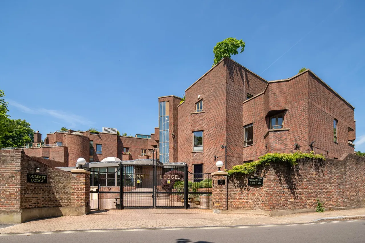 Summit Lodge, Lower Terrace, Hampstead, London, NW3 6RF, photo 13