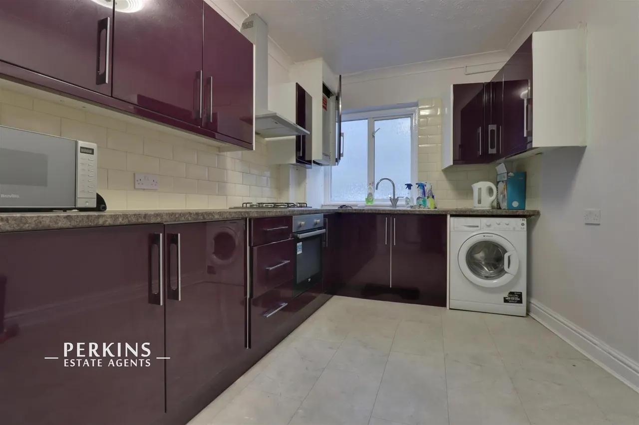 3 bed flat to rent, Greenford Road, Greenford, UB6