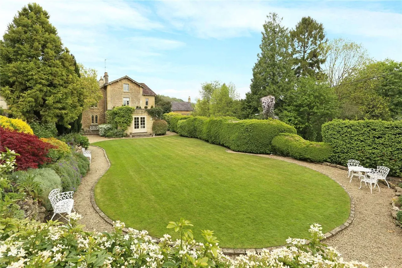 4 bed house for sale — Lower Stoke, Limpley Stoke, Bath, BA2 7FR