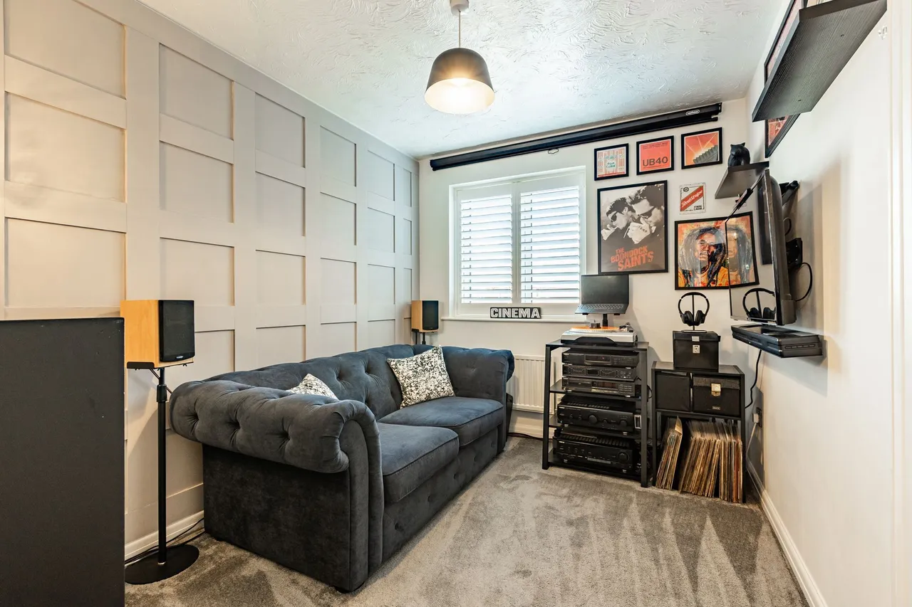 Substantial Detached Home in a Peacef, photo 11
