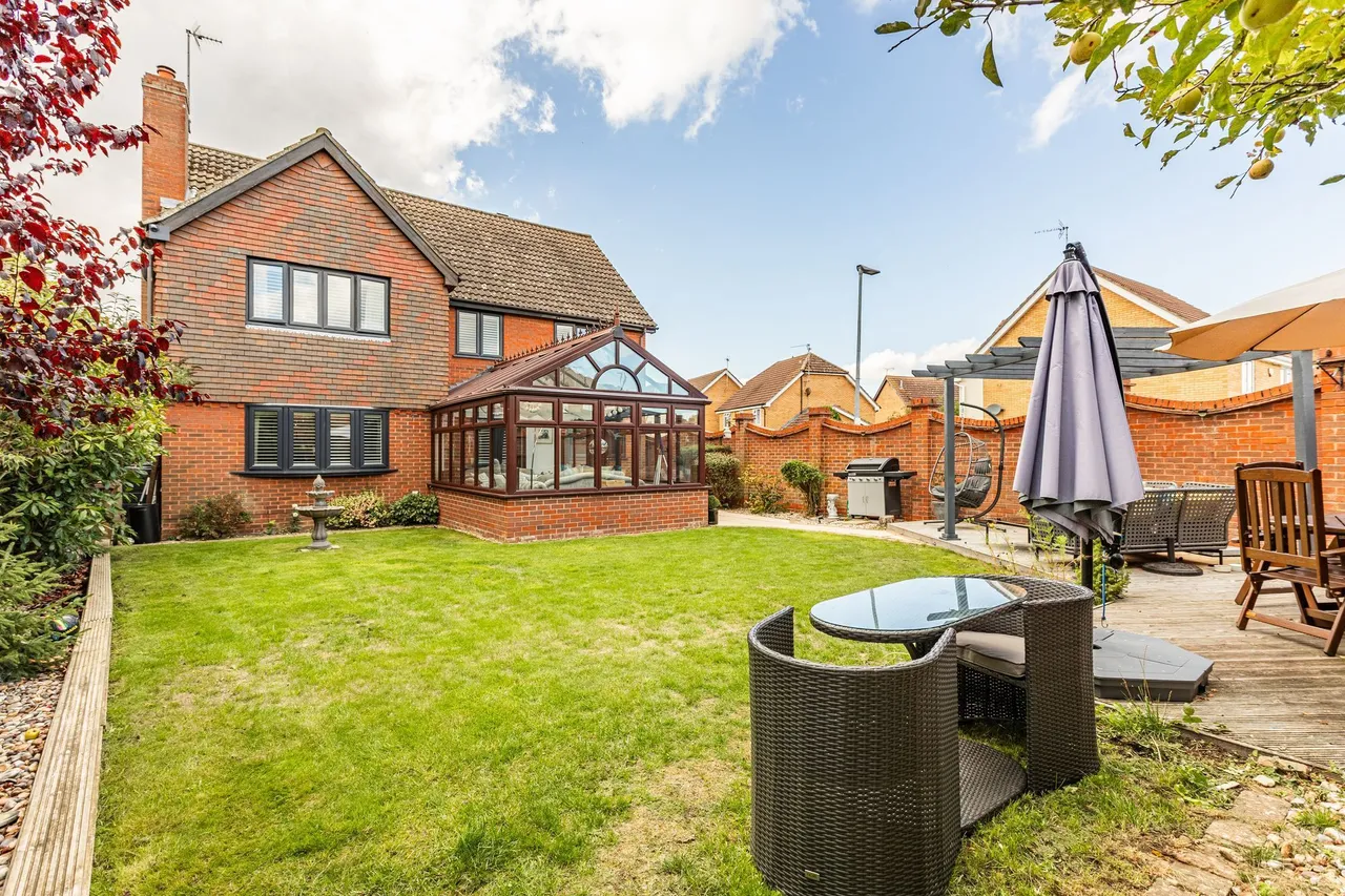 Substantial Detached Home in a Peacef, photo 18