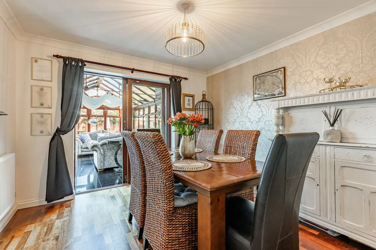 Substantial Detached Home in a Peacef, photo 6