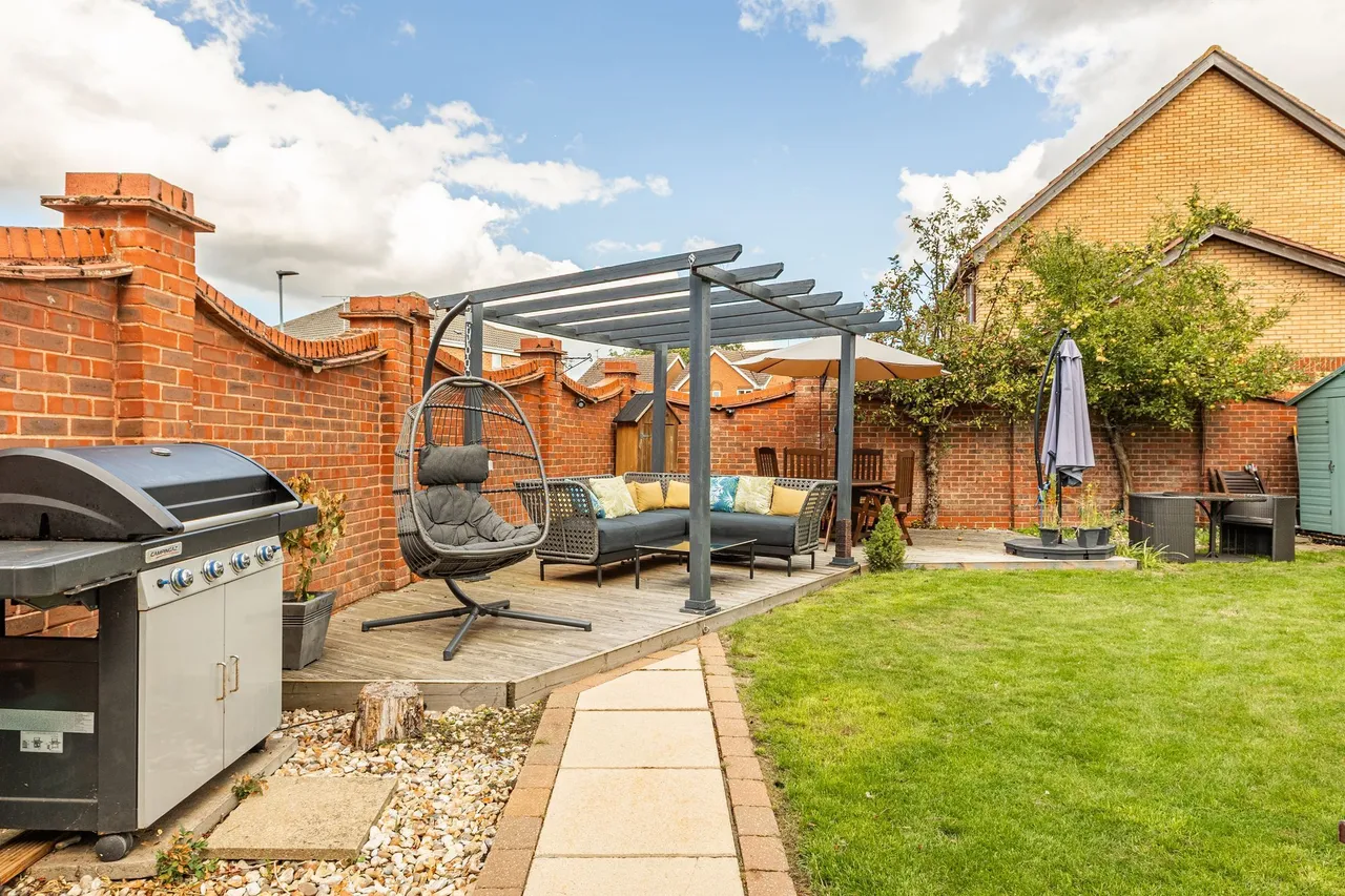 Substantial Detached Home in a Peacef, photo 16