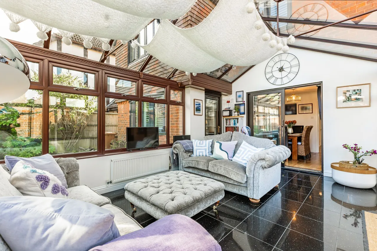 Substantial Detached Home in a Peacef, photo 5