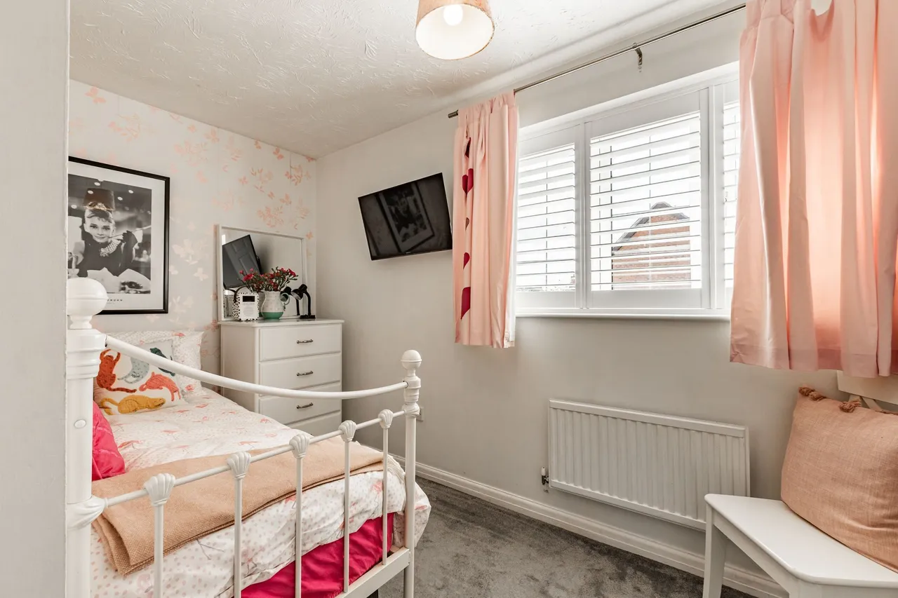 Substantial Detached Home in a Peacef, photo 14