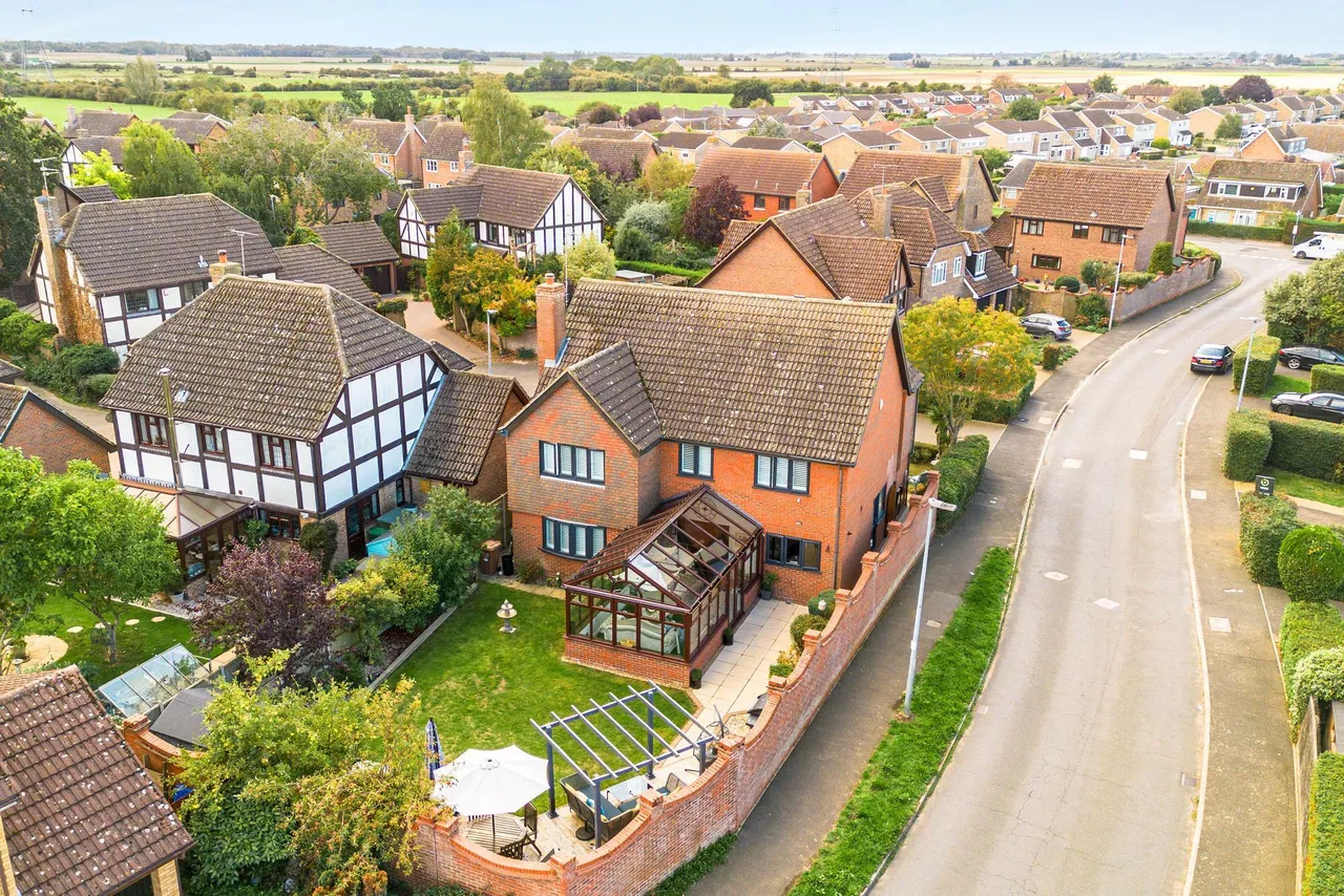 Substantial Detached Home in a Peacef, photo 4