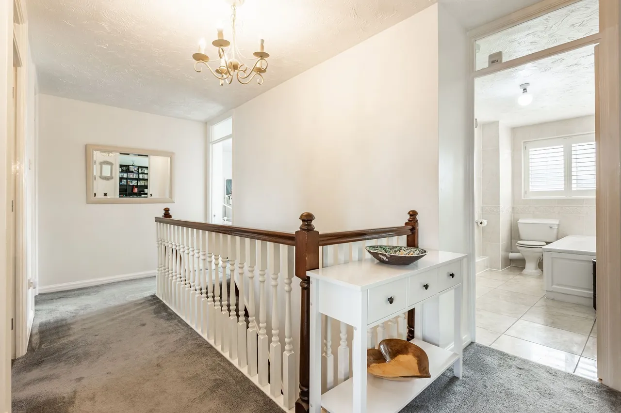 Substantial Detached Home in a Peacef, photo 15