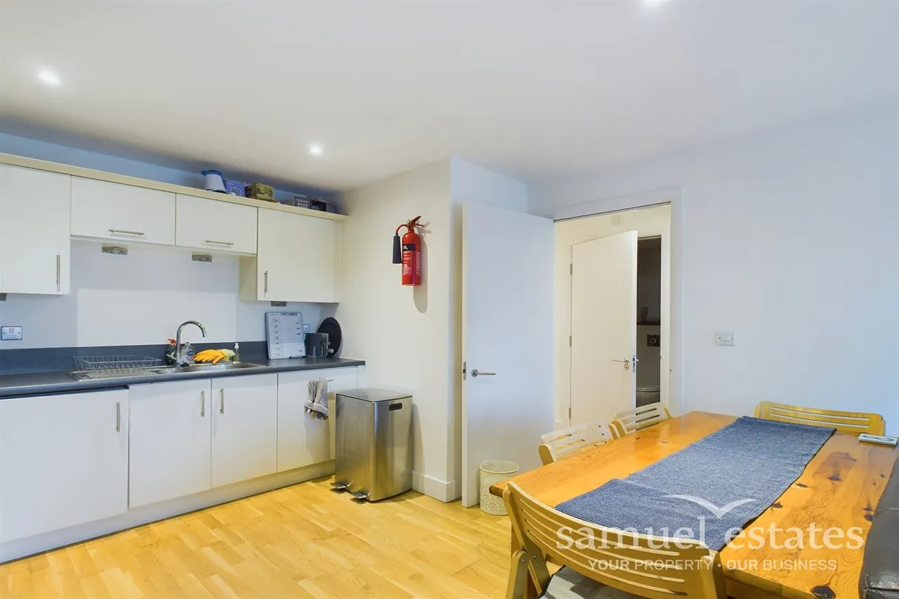 Chapter Way, Colliers Wood, SW19 2RP, photo 6