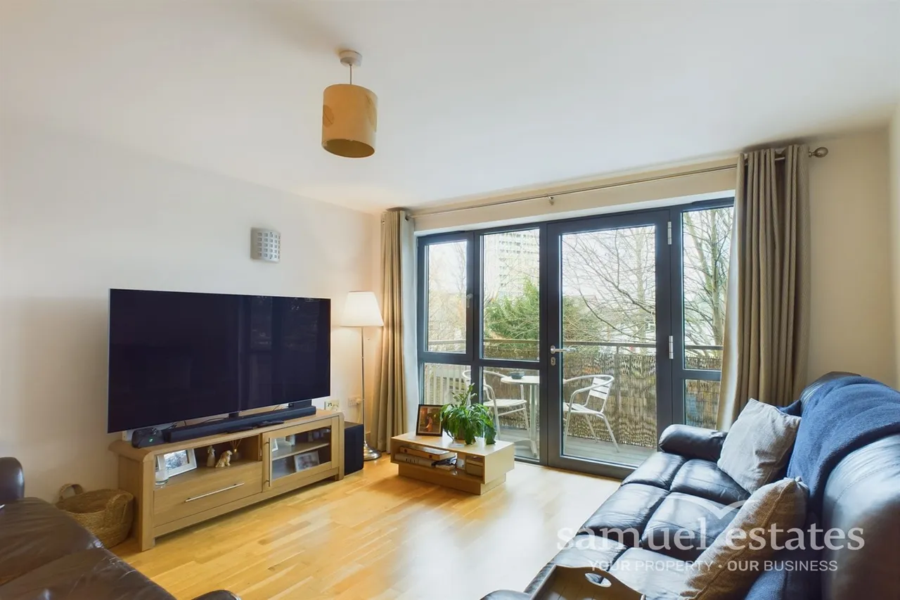 2 bed flat to rent — Chapter Way, Colliers Wood, SW19 2RP
