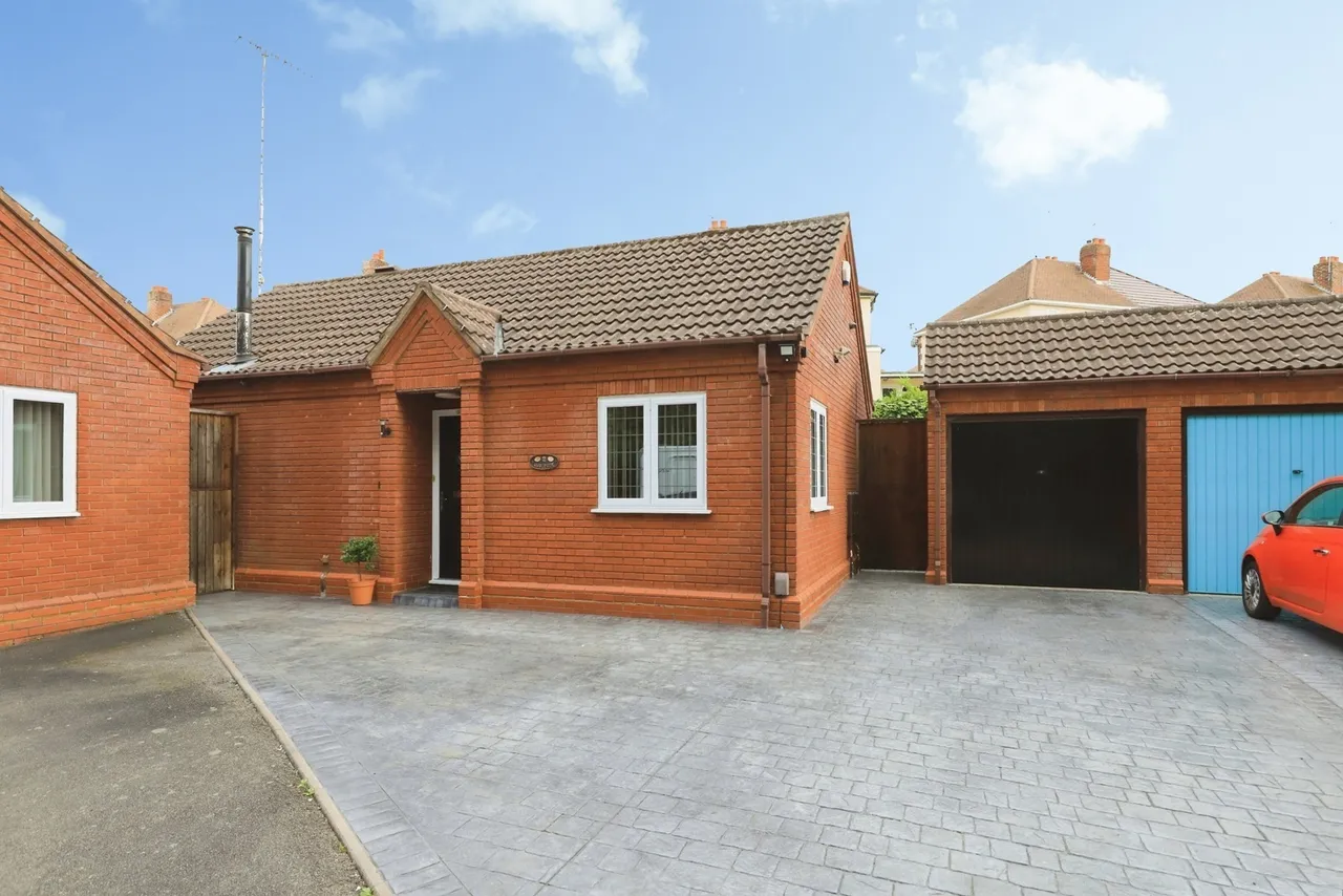2 bed property for sale, Waterways Gardens, Stourbridge, DY8