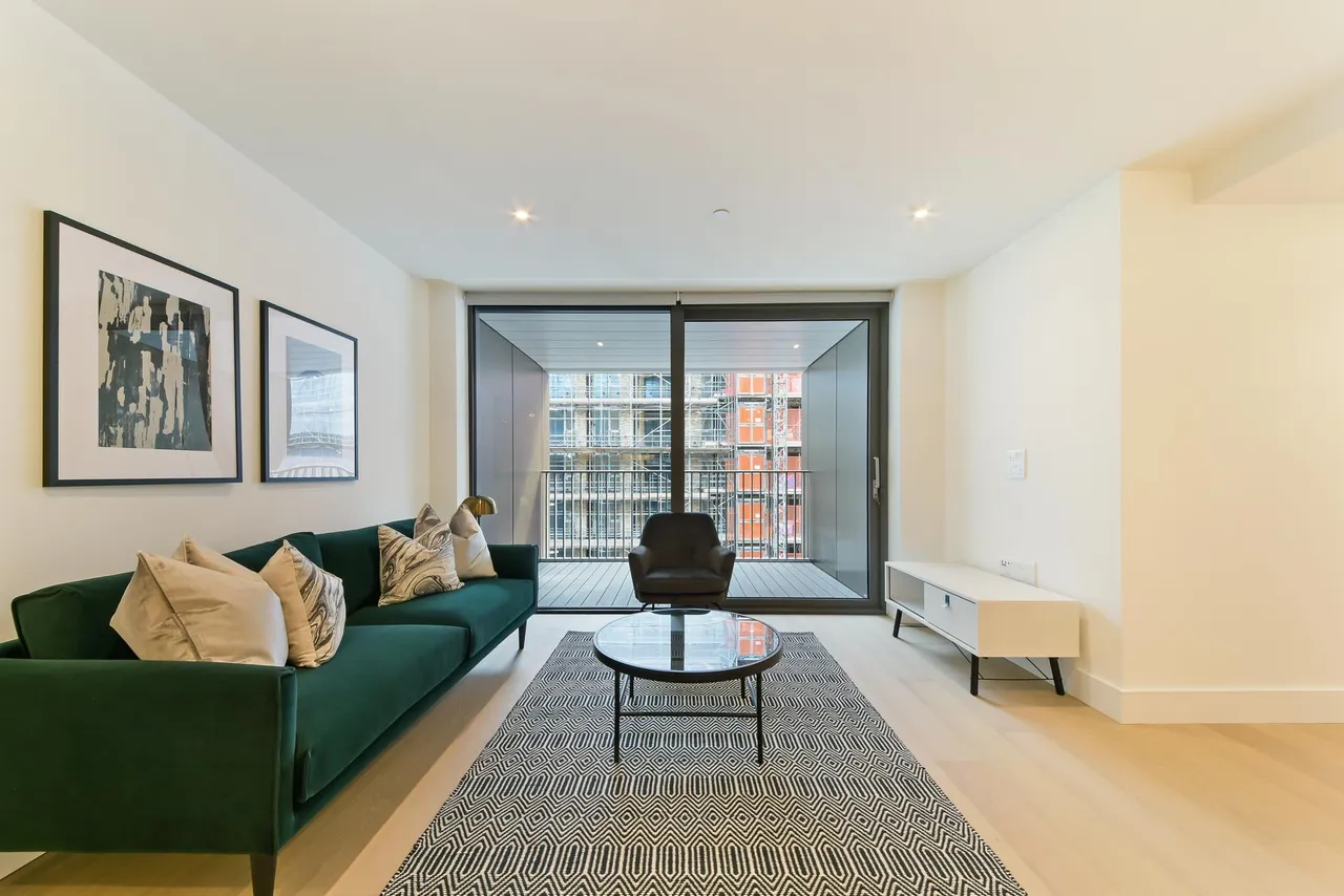 2 bed flat to rent, Prince of Wales Drive, London, SW11