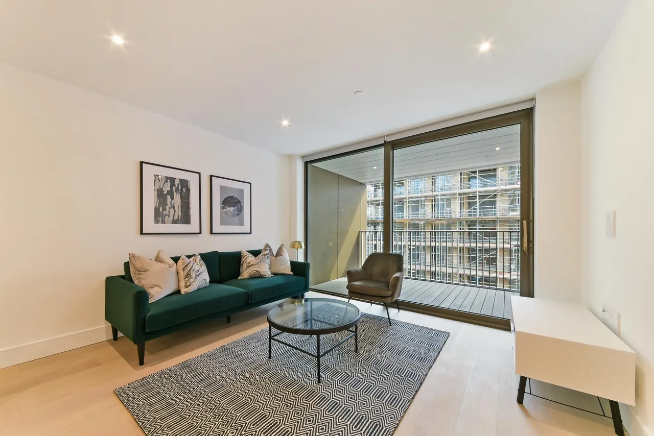 Prince of Wales Drive, London, SW11, photo 3