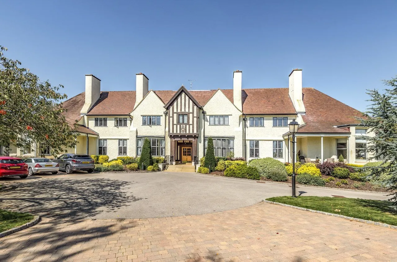 2 bed flat for sale, Maryland, Woburn, MK17