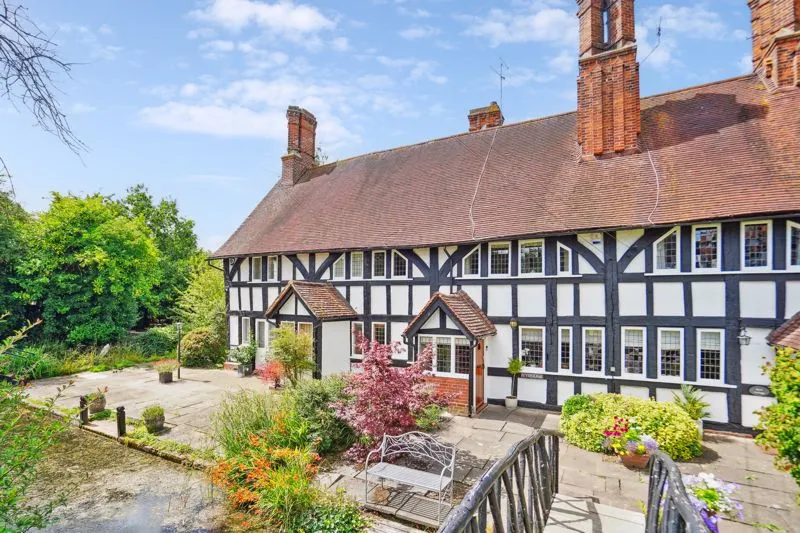 3 bed house for sale — The Drive Abbotsbrook, Bourne End SL8 5RE