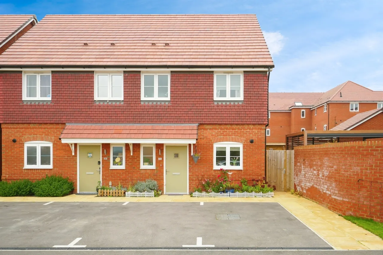 2 bed house to rent — Dinmore Way, DIDCOT