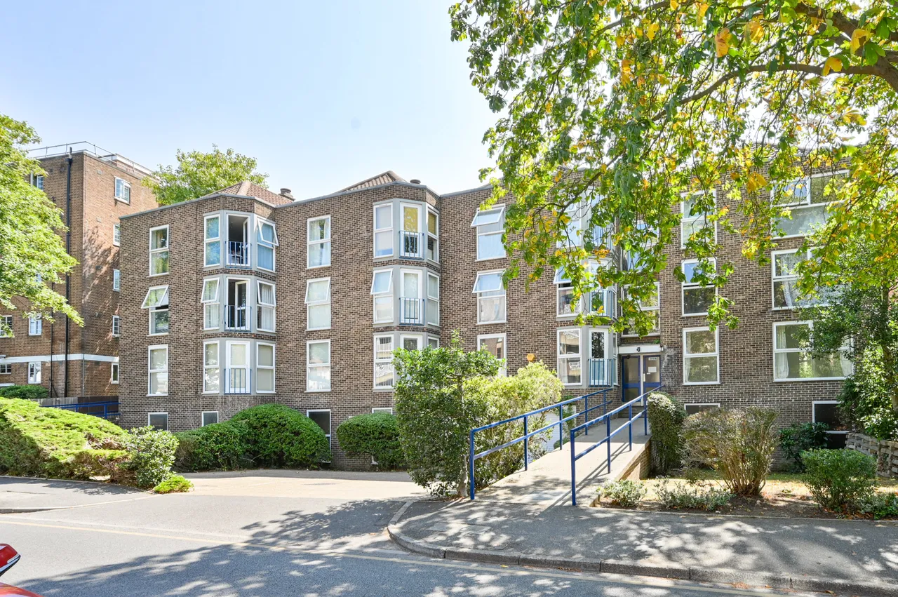 2 bed flat for sale — 1 Valley Place, 68 Glenbuck Road, Surbiton