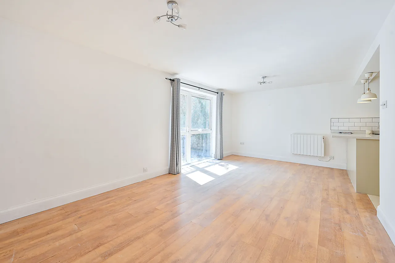 1 Valley Place, 68 Glenbuck Road, Surbiton, photo 2