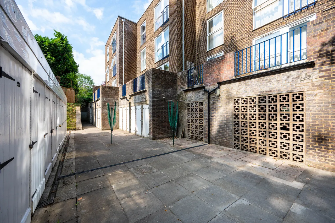 1 Valley Place, 68 Glenbuck Road, Surbiton, photo 11