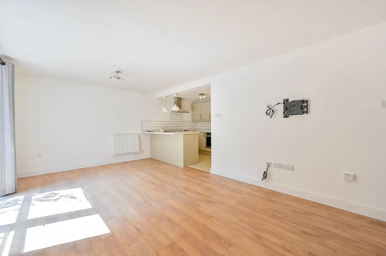 1 Valley Place, 68 Glenbuck Road, Surbiton, photo 6