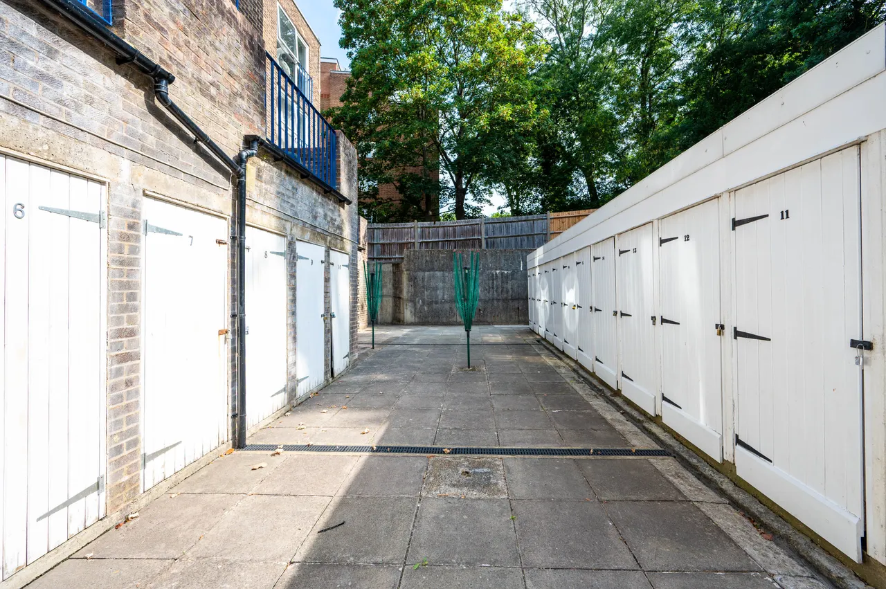 1 Valley Place, 68 Glenbuck Road, Surbiton, photo 10