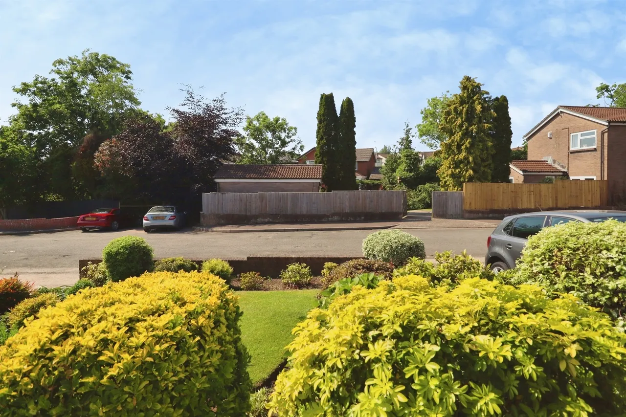 Clos Tawe, Barry, CF62, photo 14