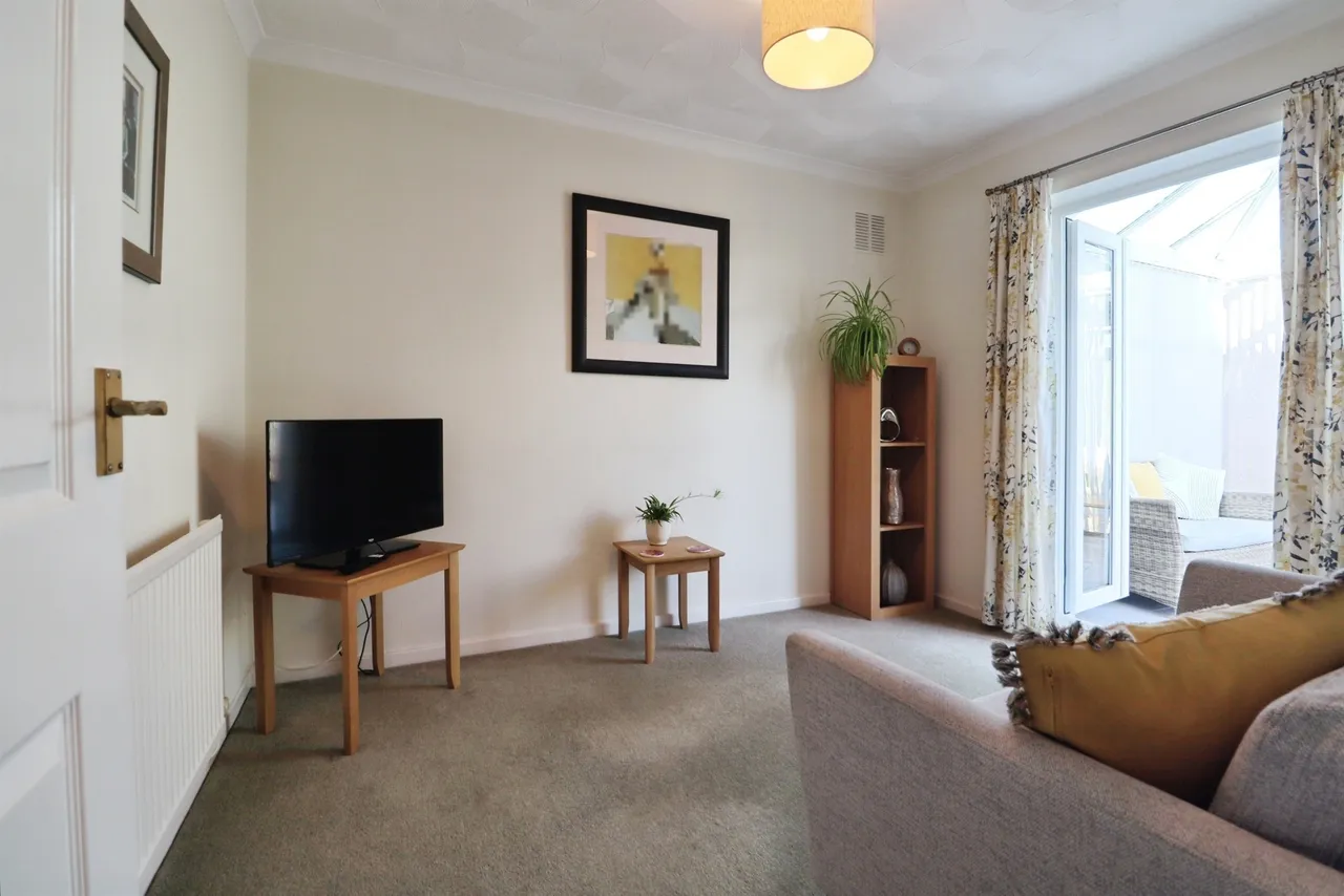 Clos Tawe, Barry, CF62, photo 5