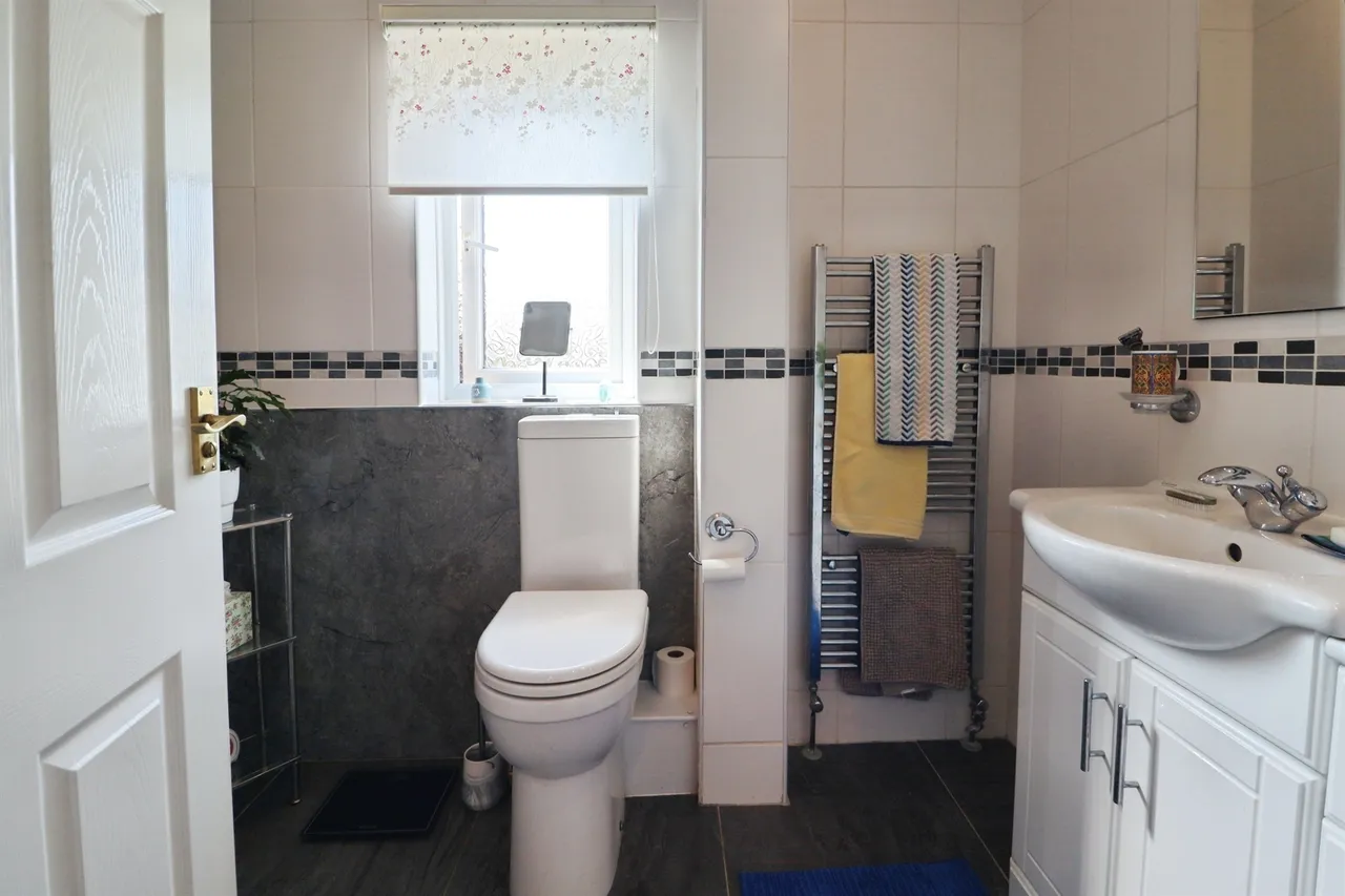 Clos Tawe, Barry, CF62, photo 10