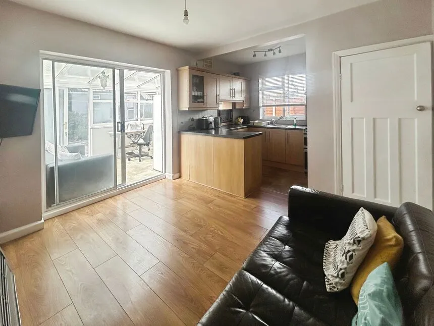 Lawfred Avenue, Wolverhampton, West Midlands, WV11, photo 4