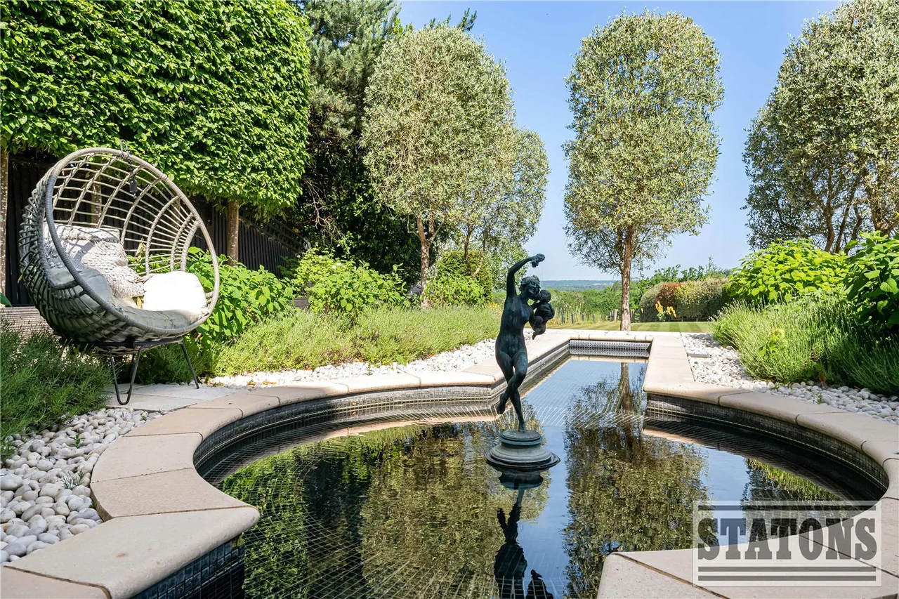 Essendon Place, Essendon, Hatfield, Hertfordshire, AL9 6GZ, photo 15
