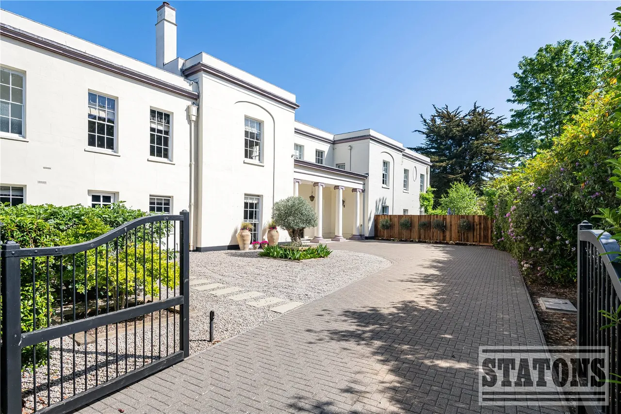 7 bed house for sale — Essendon Place, Essendon, Hatfield, Hertfordshire, AL9 6GZ