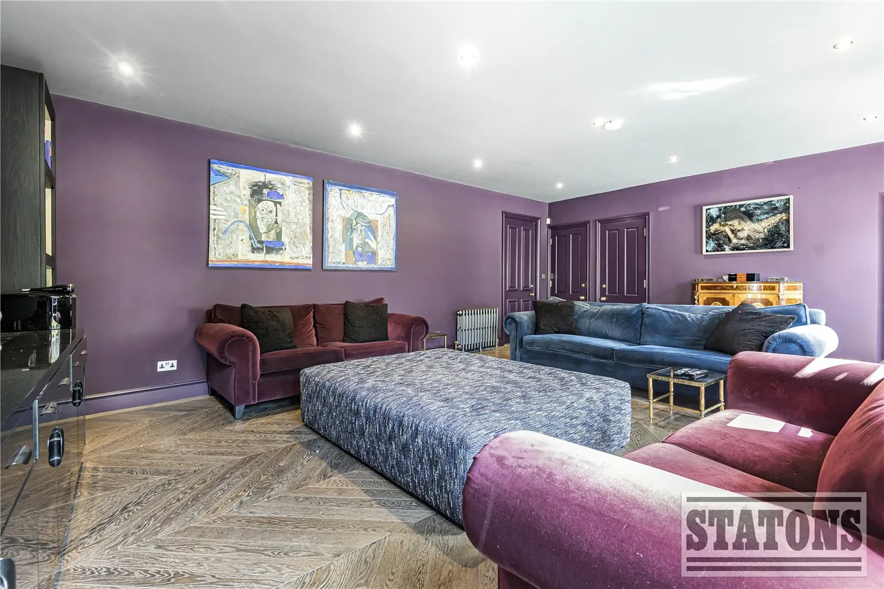 Essendon Place, Essendon, Hatfield, Hertfordshire, AL9 6GZ, photo 30