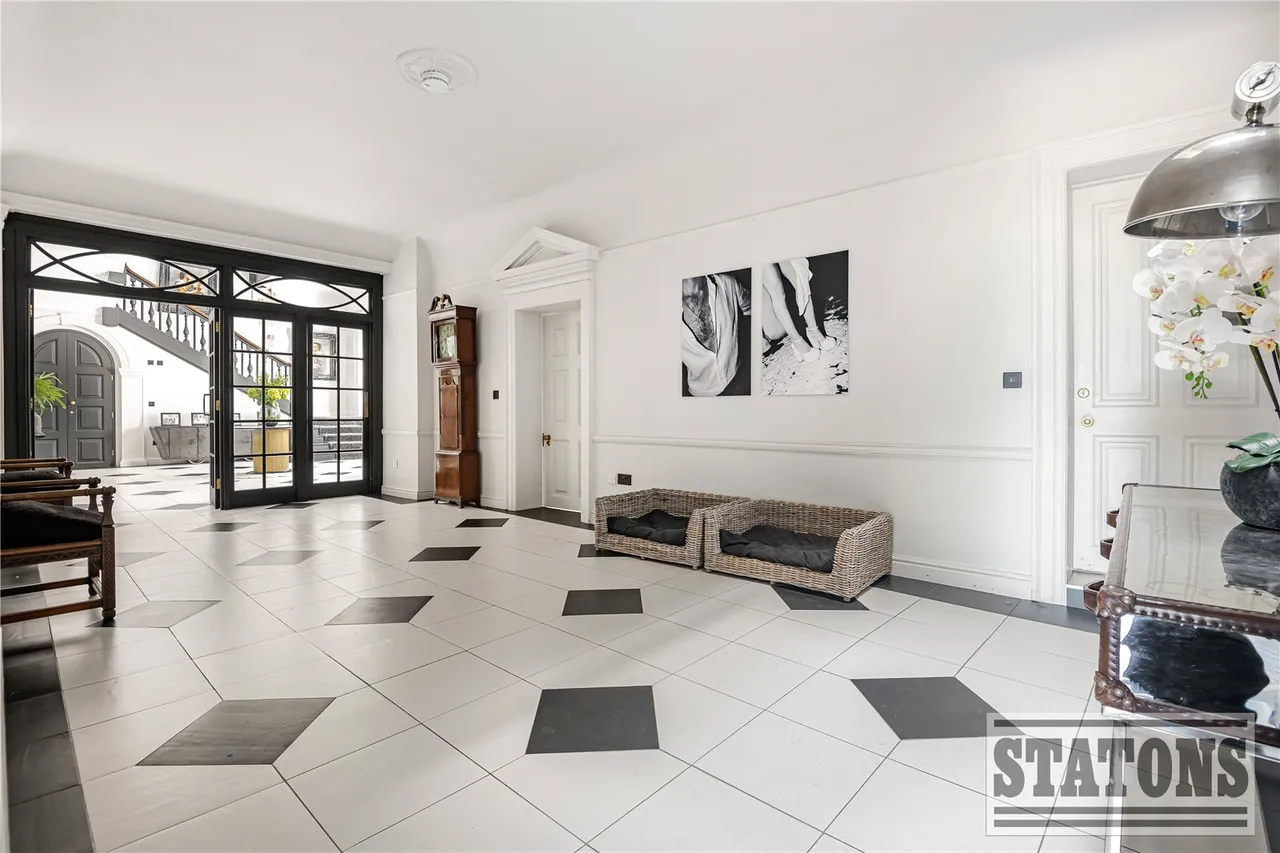 Essendon Place, Essendon, Hatfield, Hertfordshire, AL9 6GZ, photo 7