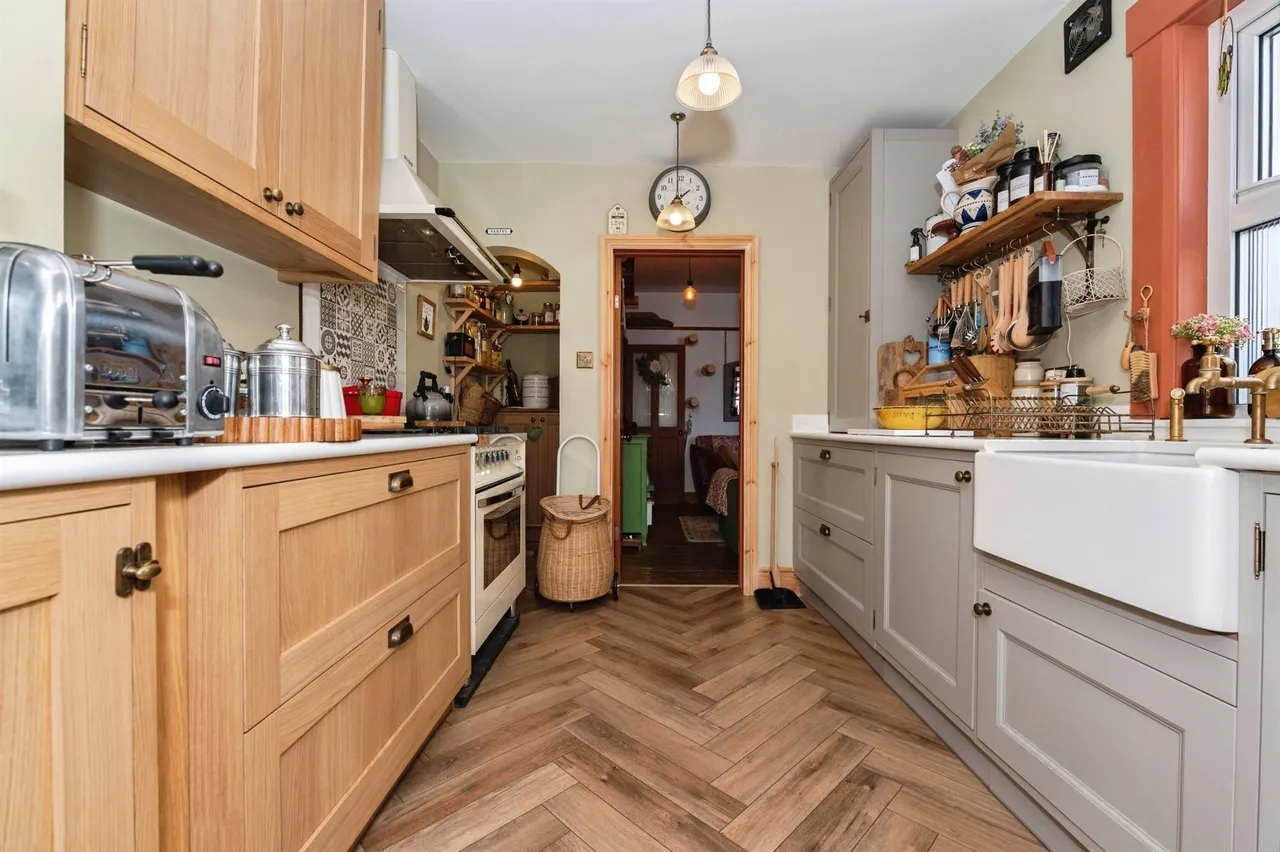 2 bed house for sale, Brentwood Road, Chadwell St Mary, RM16