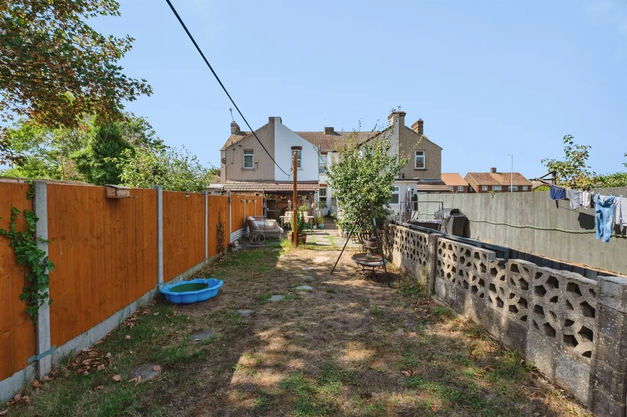 Brentwood Road, Chadwell St Mary, RM16, photo 15