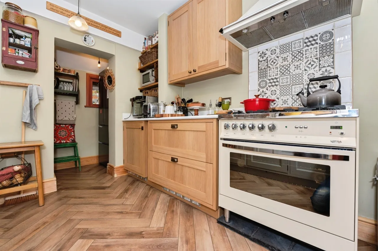 Brentwood Road, Chadwell St Mary, RM16, photo 6