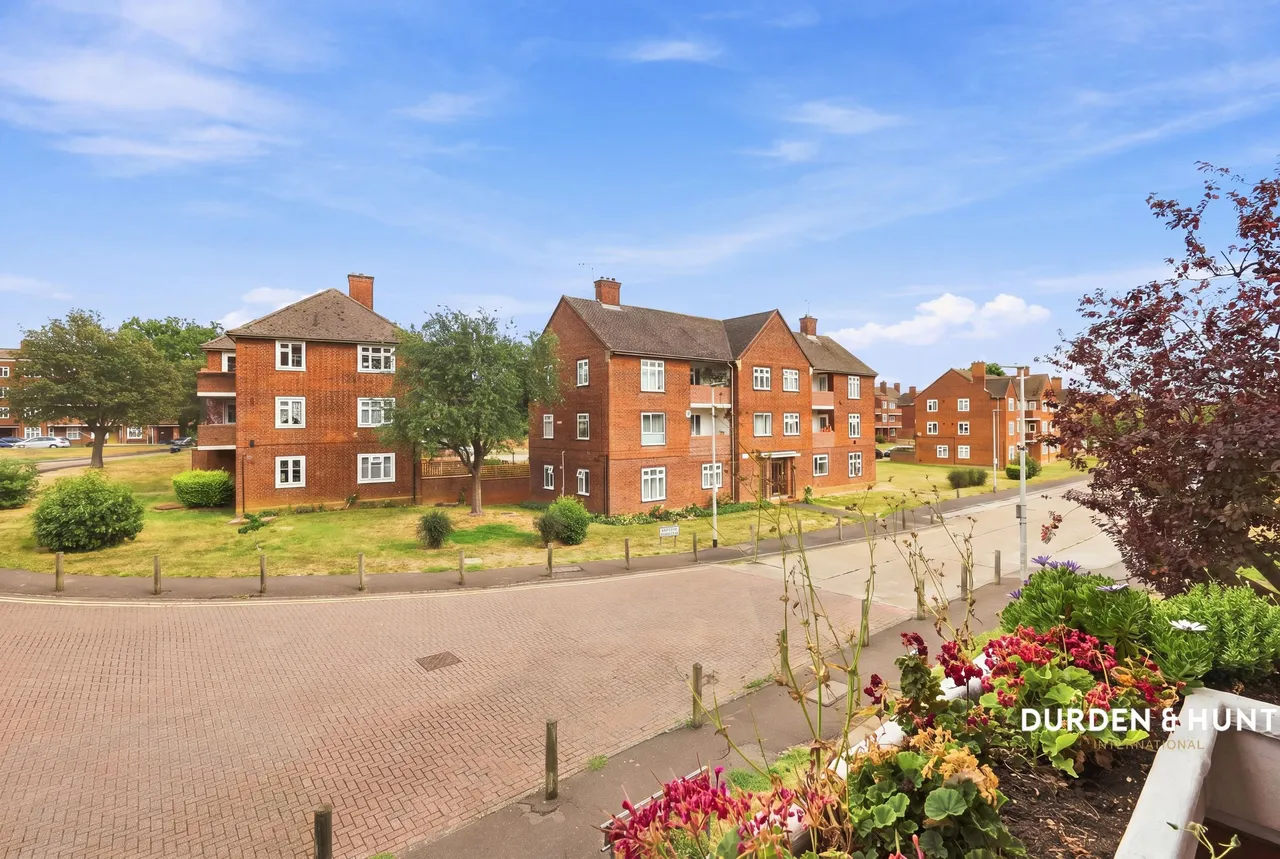 Bradwell Close, South Woodford, E18, photo 7