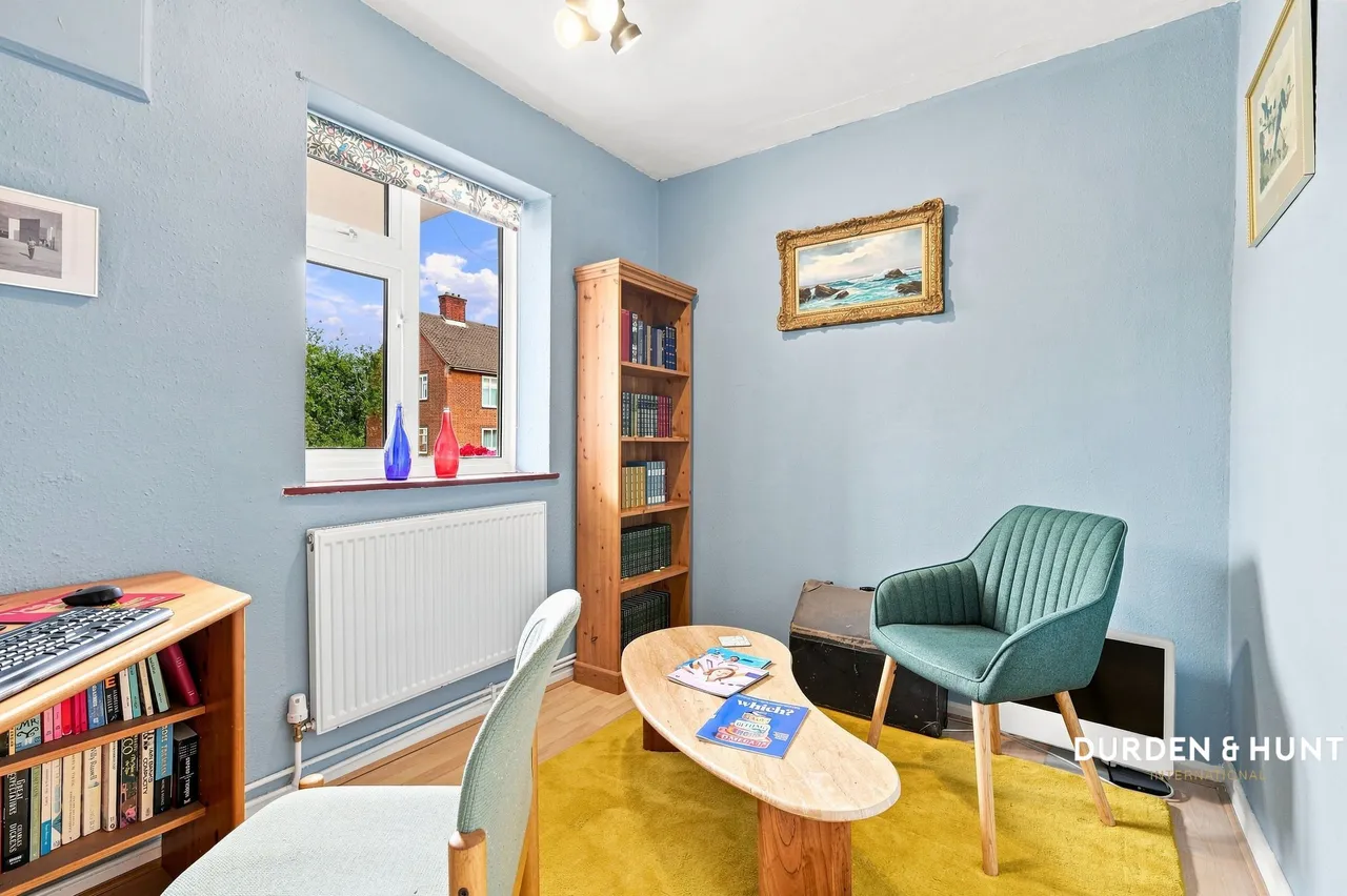 Bradwell Close, South Woodford, E18, photo 10