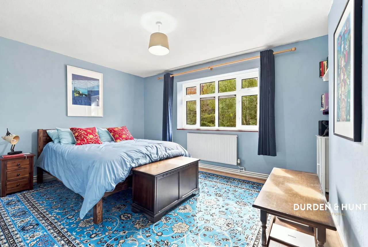 Bradwell Close, South Woodford, E18, photo 8