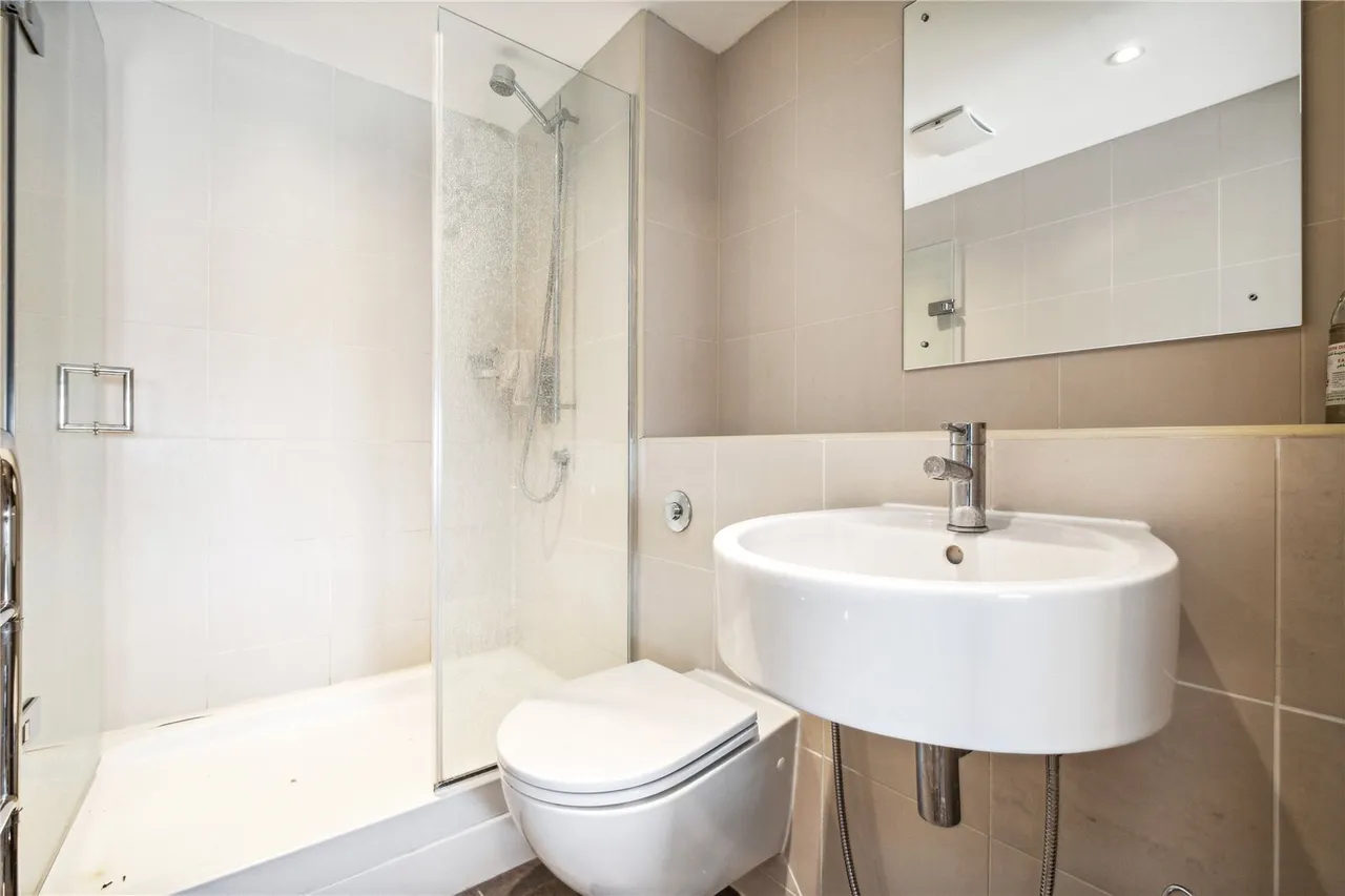 Lombard Road, London, SW11, photo 9