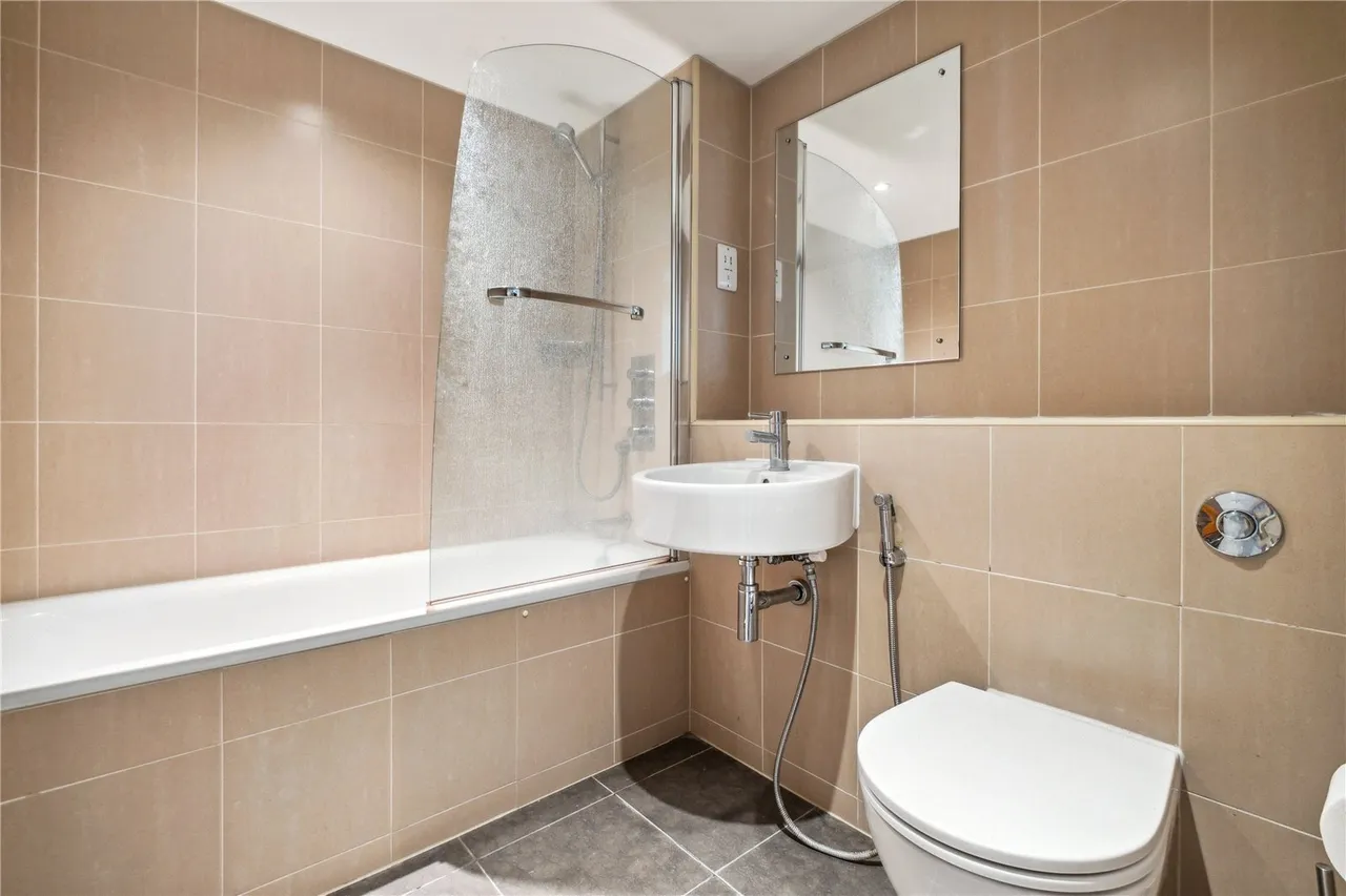Lombard Road, London, SW11, photo 10