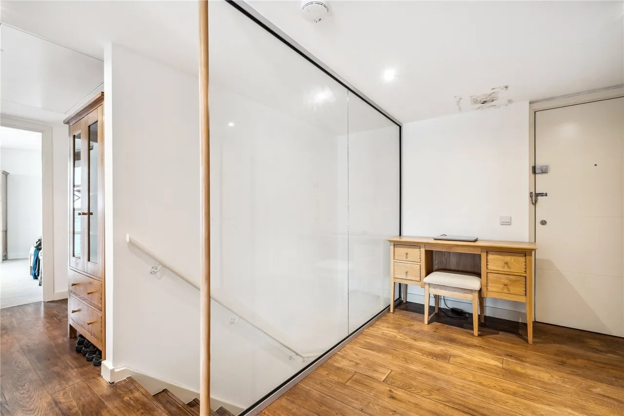 Lombard Road, London, SW11, photo 5
