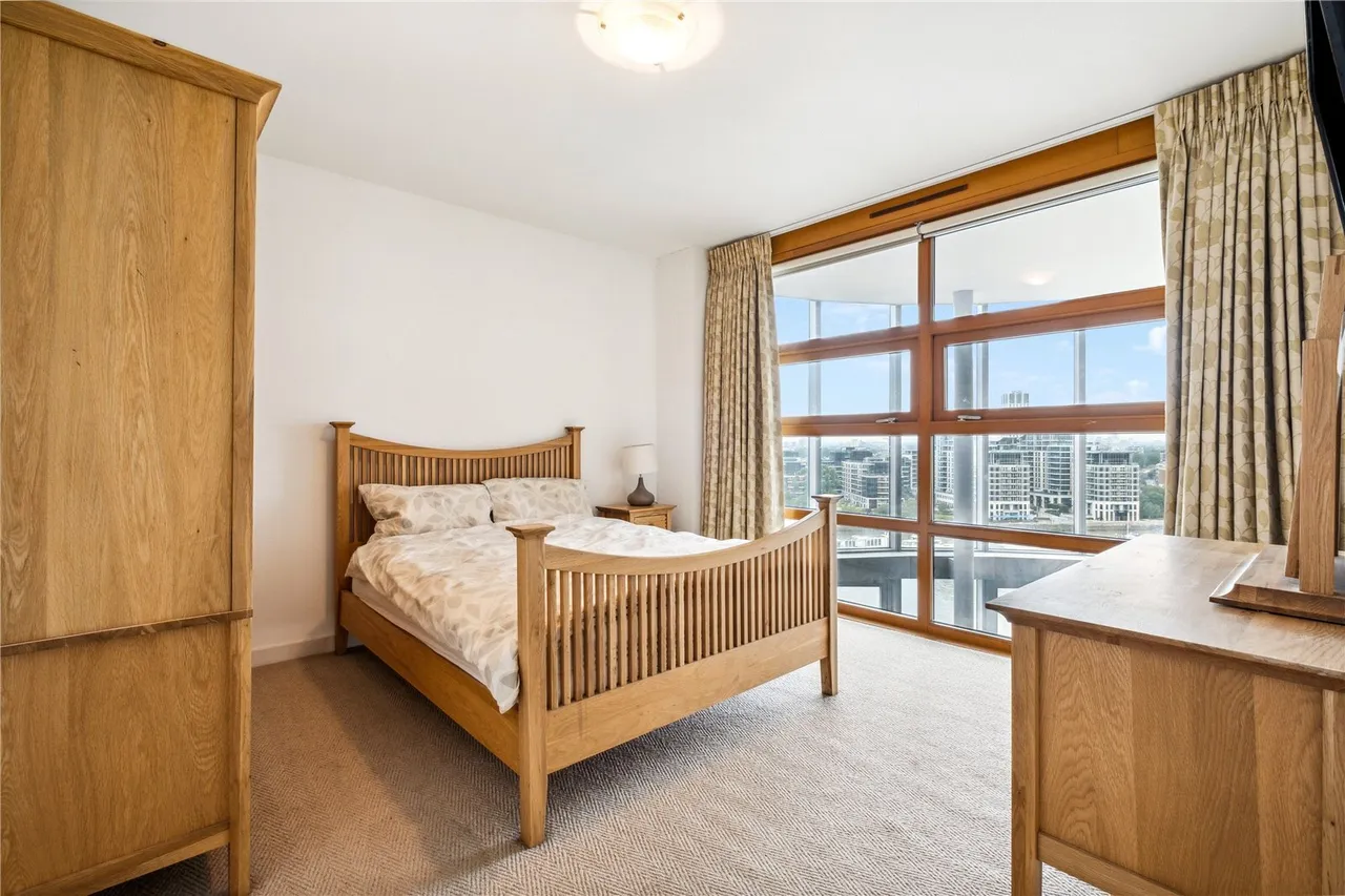 Lombard Road, London, SW11, photo 6