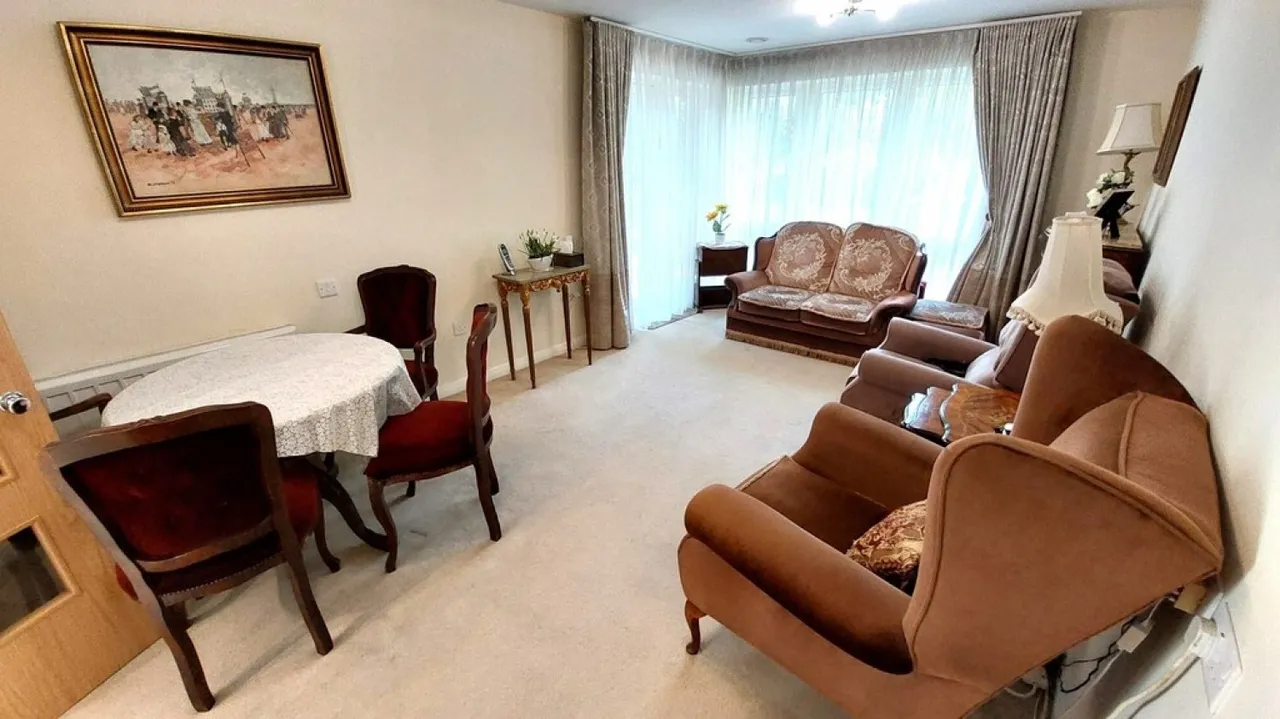 Broadfield Court, Prestwich, M25, photo 6